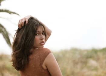 The Art of Surrender: Andi Brielle Finds Her Voice in the Ethereal “Imagine”
